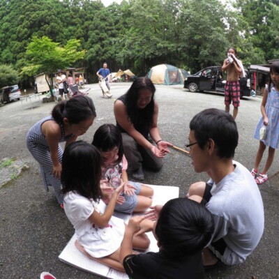 コンタクトジャグリングワークショップが始まる 夏のキャンプ場ファイアーショー