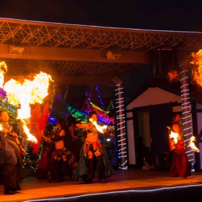 イルミネーションとファイアーパフォーマンス