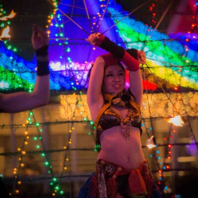 イルミネーションとファイアーパフォーマンス