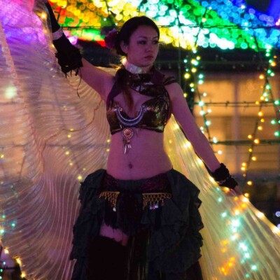 イルミネーションとファイアーパフォーマンス