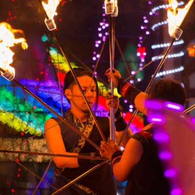 イルミネーションとファイアーパフォーマンス