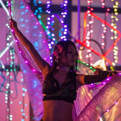 イルミネーションとファイアーパフォーマンス