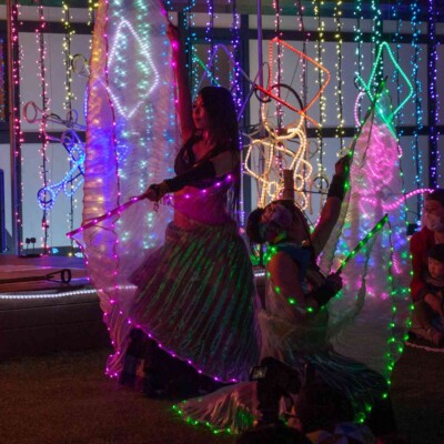 イルミネーションとファイアーパフォーマンス