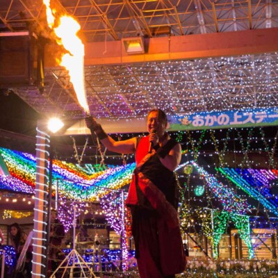 イルミネーションとファイアーパフォーマンス