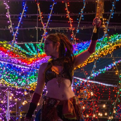 イルミネーションとファイアーパフォーマンス