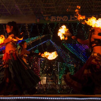 イルミネーションとファイアーパフォーマンス