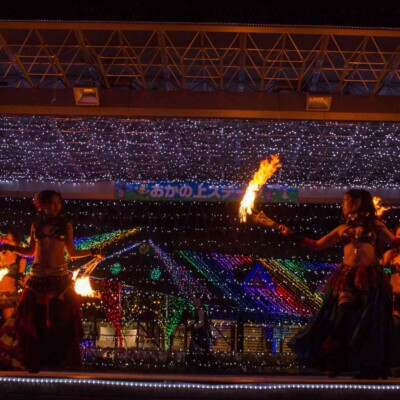 イルミネーションとファイアーパフォーマンス