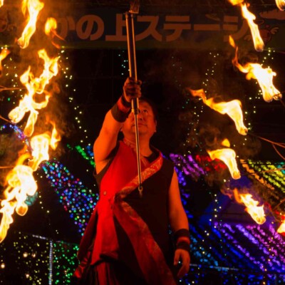 イルミネーションとファイアーパフォーマンス