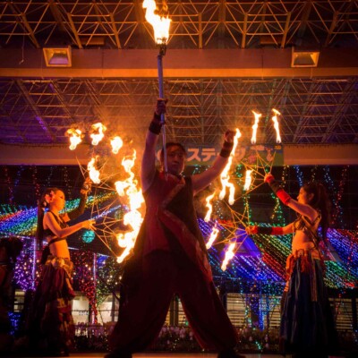 イルミネーションとファイアーパフォーマンス