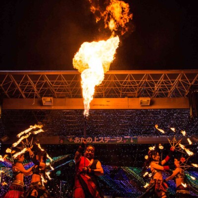 イルミネーションとファイアーパフォーマンス