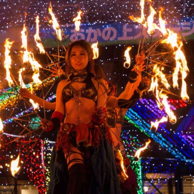 イルミネーションとファイアーパフォーマンス