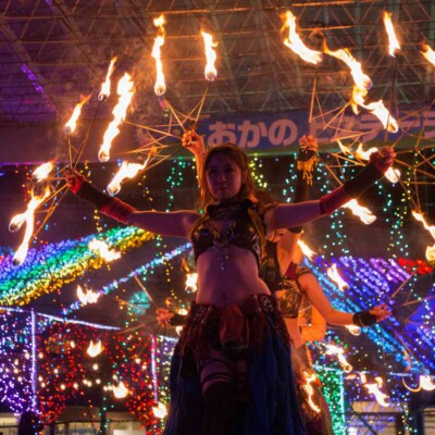 イルミネーションとファイアーパフォーマンス