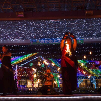 イルミネーションとファイアーパフォーマンス