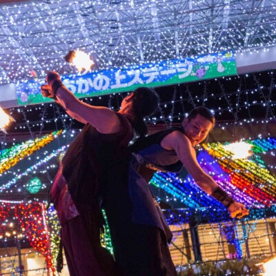 イルミネーションとファイアーパフォーマンス