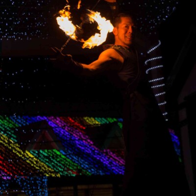 イルミネーションとファイアーパフォーマンス