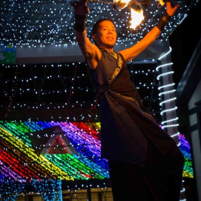 イルミネーションとファイアーパフォーマンス