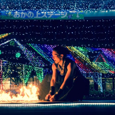 イルミネーションとファイアーパフォーマンス