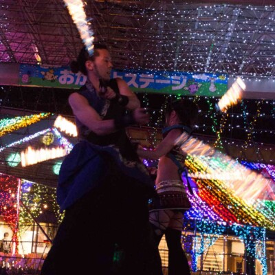 イルミネーションとファイアーパフォーマンス