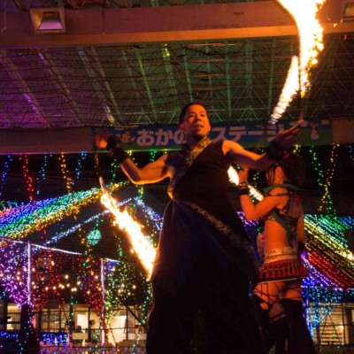 イルミネーションとファイアーパフォーマンス