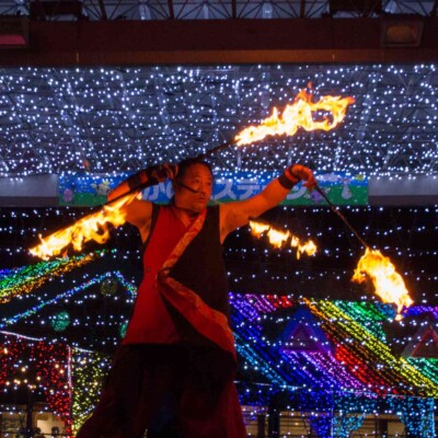 イルミネーションとファイアーパフォーマンス