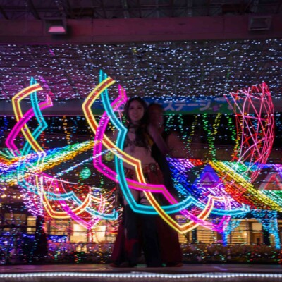 イルミネーションとファイアーパフォーマンス