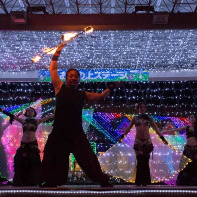 イルミネーションとファイアーパフォーマンス