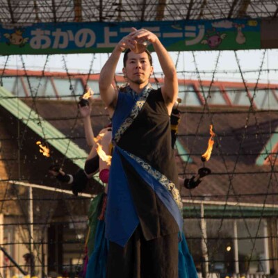 おこたんぺのコンタクトジャグリングとファイアーダンス ベリーダンスとファイアーパフォーマンス