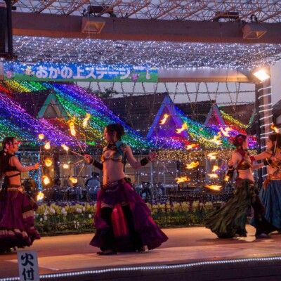 イルミネーションとファイアーパフォーマンス