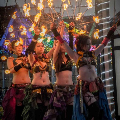 イルミネーションとファイアーパフォーマンス