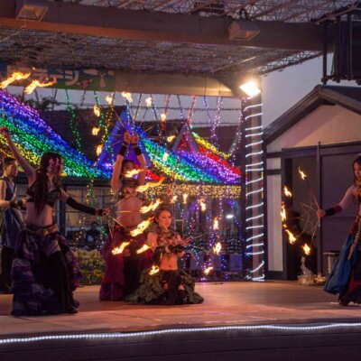 イルミネーションとファイアーパフォーマンス