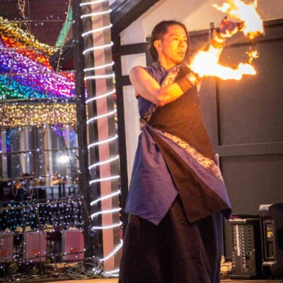 イルミネーションとファイアーパフォーマンス