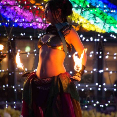 イルミネーションとファイアーパフォーマンス