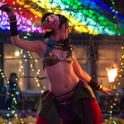 イルミネーションとファイアーパフォーマンス