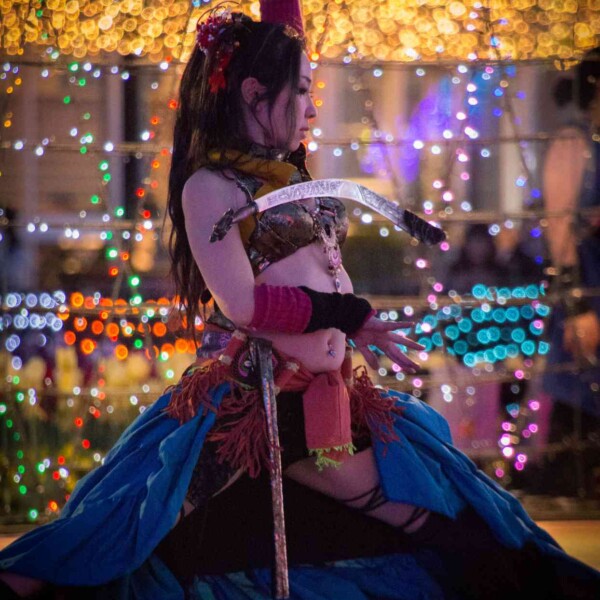 イルミネーションとファイアーパフォーマンス