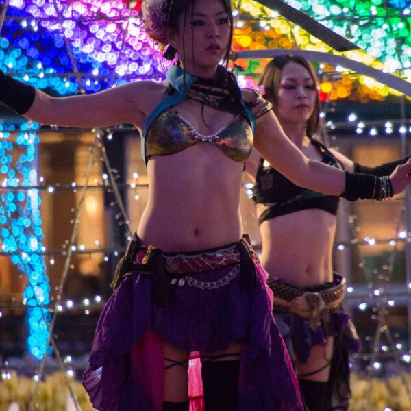 イルミネーションとファイアーパフォーマンス