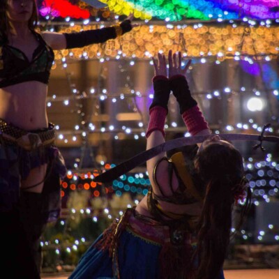 イルミネーションとファイアーパフォーマンス