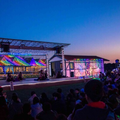 イルミネーションとファイアーパフォーマンス