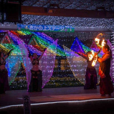 イルミネーションとファイアーパフォーマンス