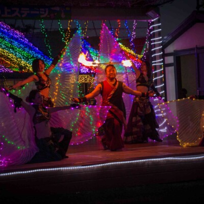 イルミネーションとファイアーパフォーマンス