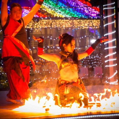 イルミネーションとファイアーパフォーマンス