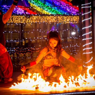 イルミネーションとファイアーパフォーマンス