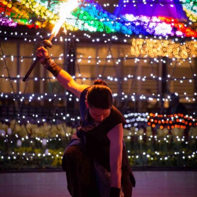 イルミネーションとファイアーパフォーマンス