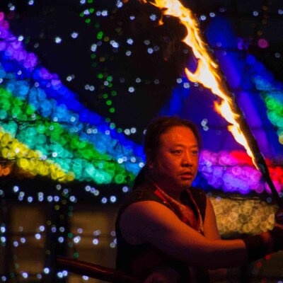 イルミネーションとファイアーパフォーマンス