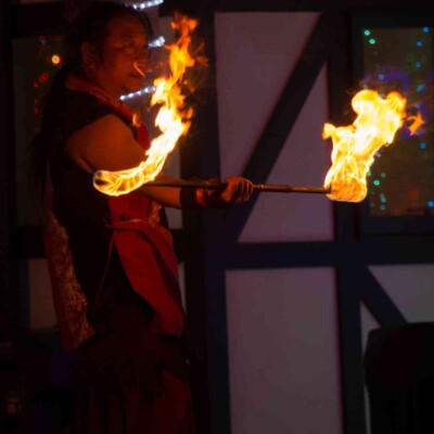 イルミネーションとファイアーパフォーマンス