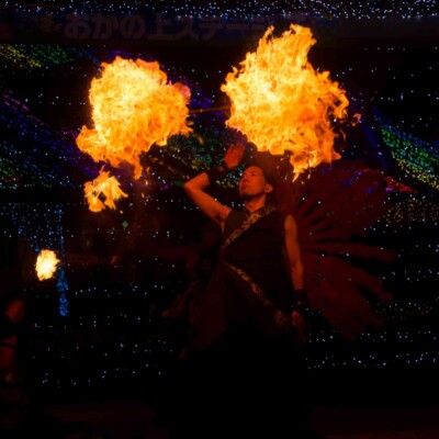 イルミネーションとファイアーパフォーマンス