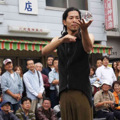 おこたんぺコンタクトジャグリング 大須大道町人祭で火付盗賊ファイアーパフォーマンス