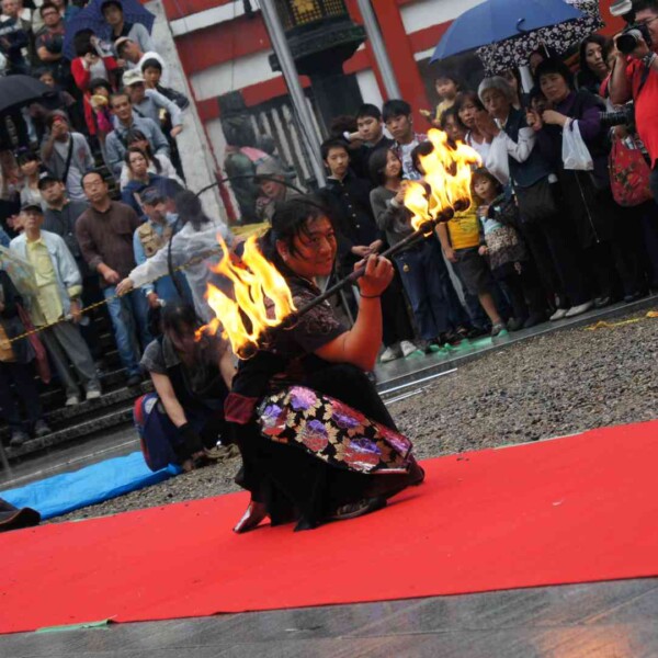大須大道町人祭で火付盗賊ファイアーパフォーマンス