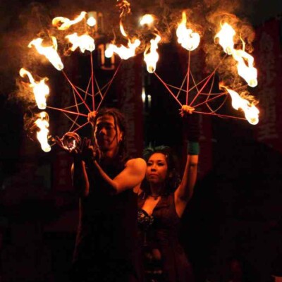 コンタクトジャグリングと炎扇 大須大道町人祭で火付盗賊ファイアーパフォーマンス