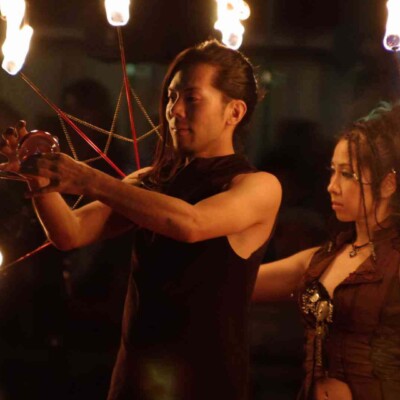 コンタクトジャグリングと炎扇 大須大道町人祭で火付盗賊ファイアーパフォーマンス