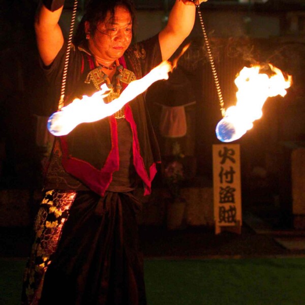 ファイアーポイ 大須大道町人祭で火付盗賊ファイアーパフォーマンス